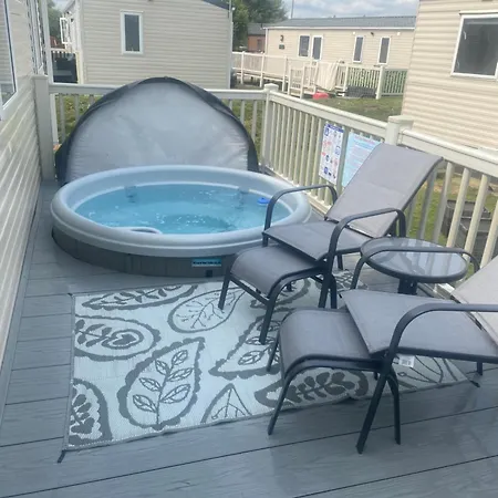 Lancaster Crescent Hot Tub Hideaway Hotel Tattershall Exterior photo