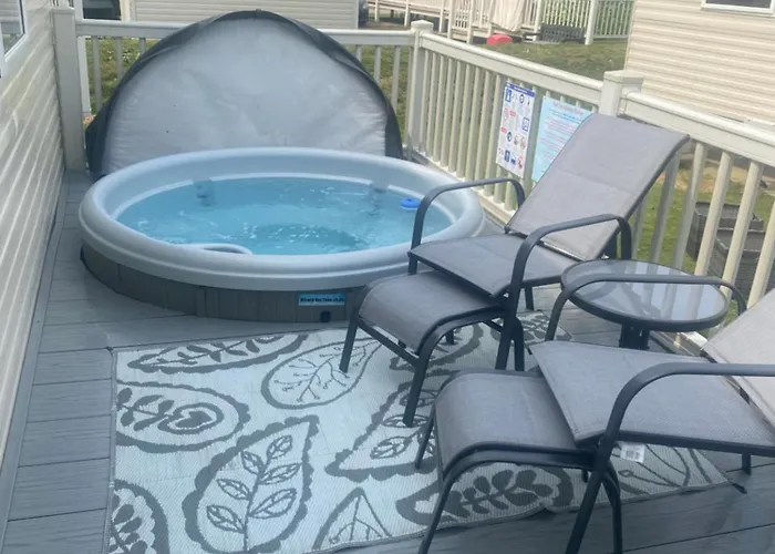 Lancaster Crescent Hot Tub Hideaway