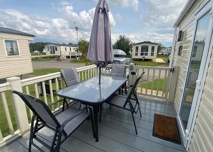 Lancaster Crescent Hot Tub Hideaway