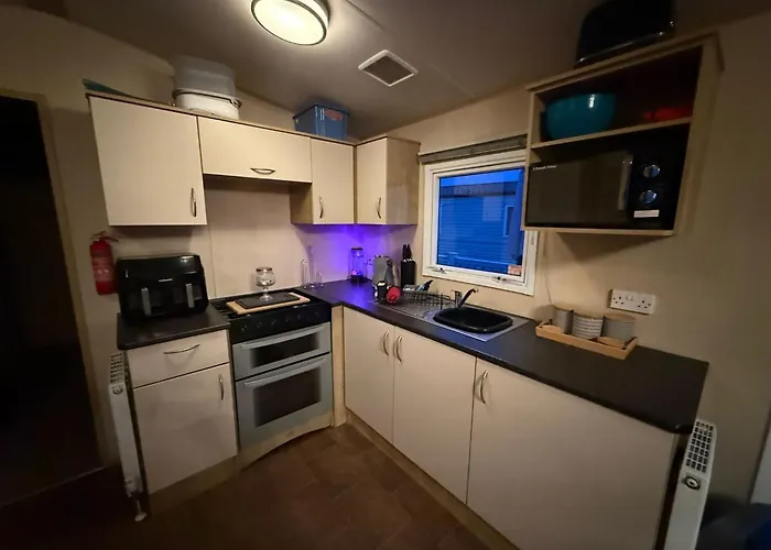 Lancaster Crescent Hot Tub Hideaway