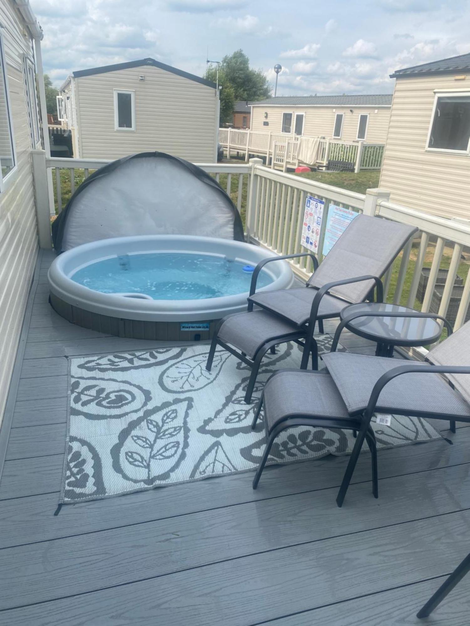 Lancaster Crescent Hot Tub Hideaway *