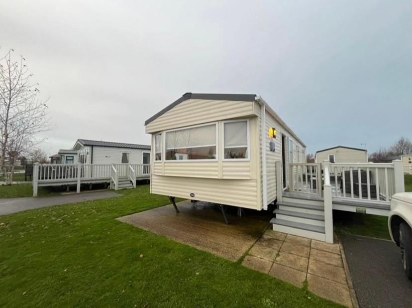 Campsite Lancaster Crescent Hot Tub Hideaway *