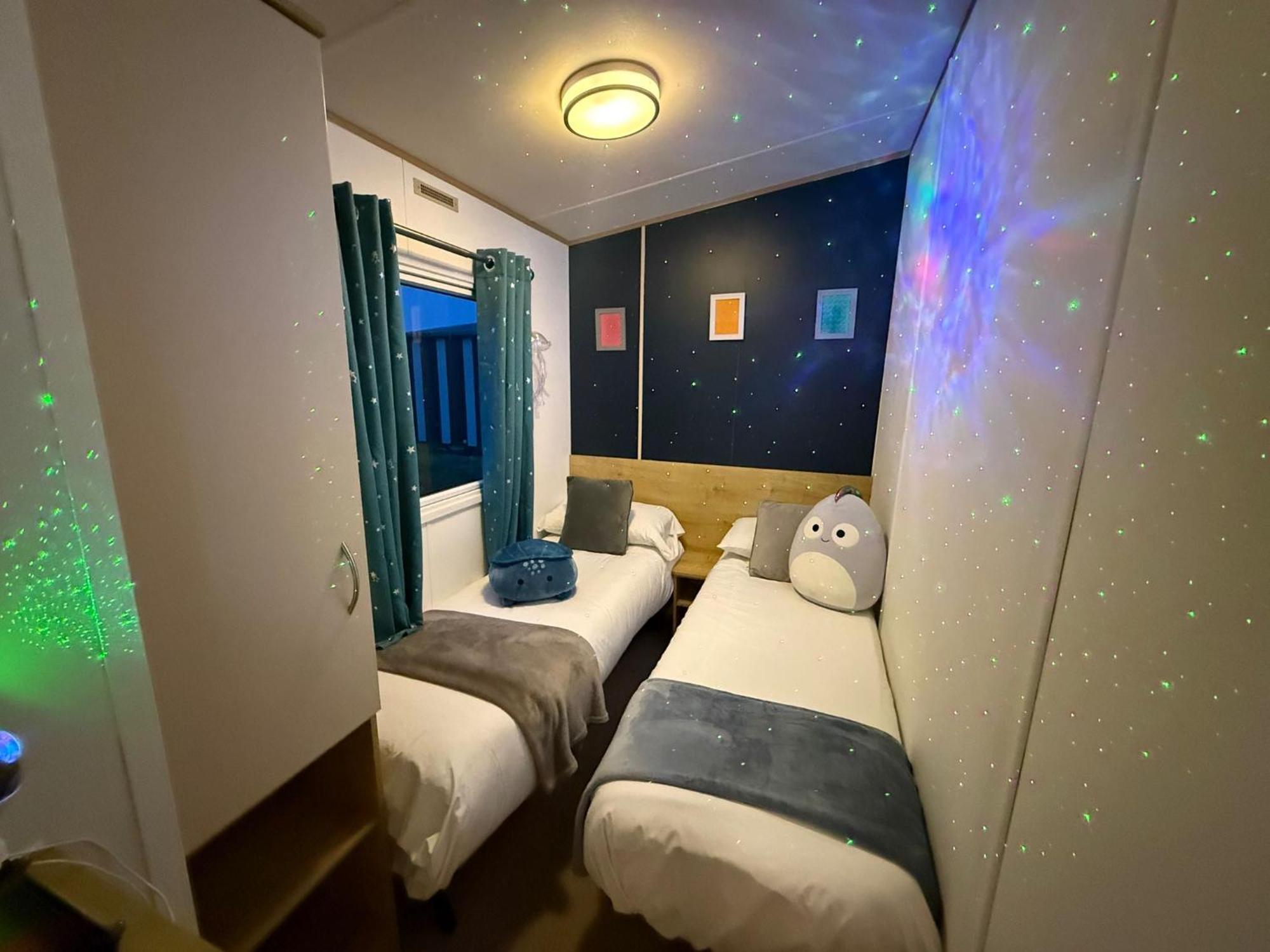 Lancaster Crescent Hot Tub Hideaway *